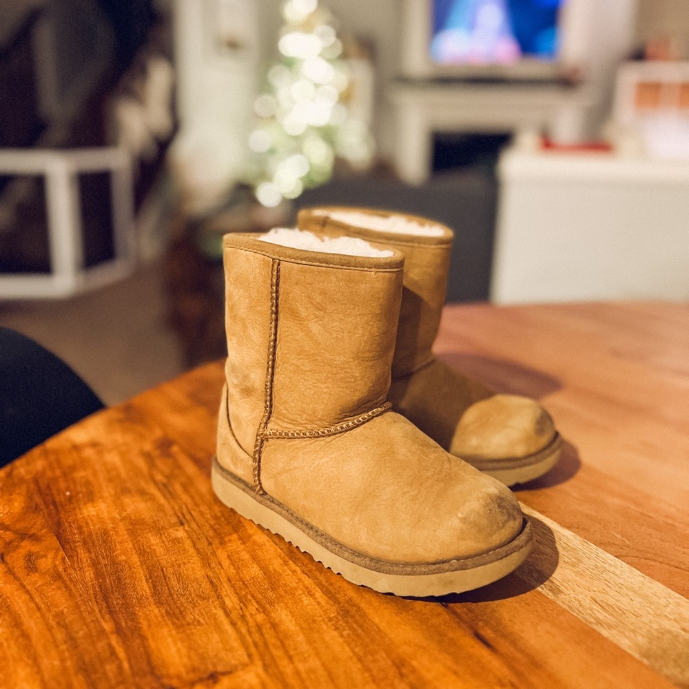 Little Girls UGG Boots (13)